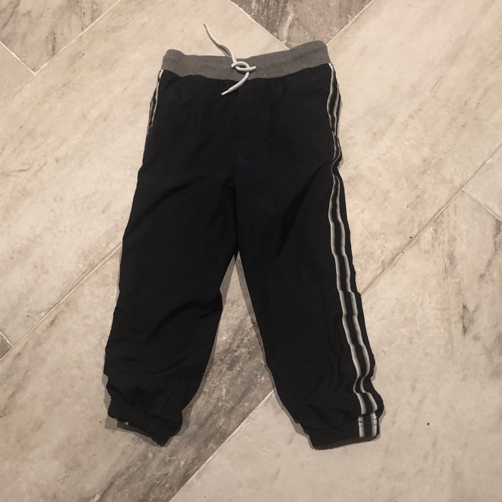 OshKosh boys navy blue joggers. 5T